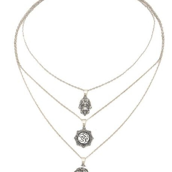 Boho 3 Layer Necklace Moon with Lucky Hand - Picture 3 of 8